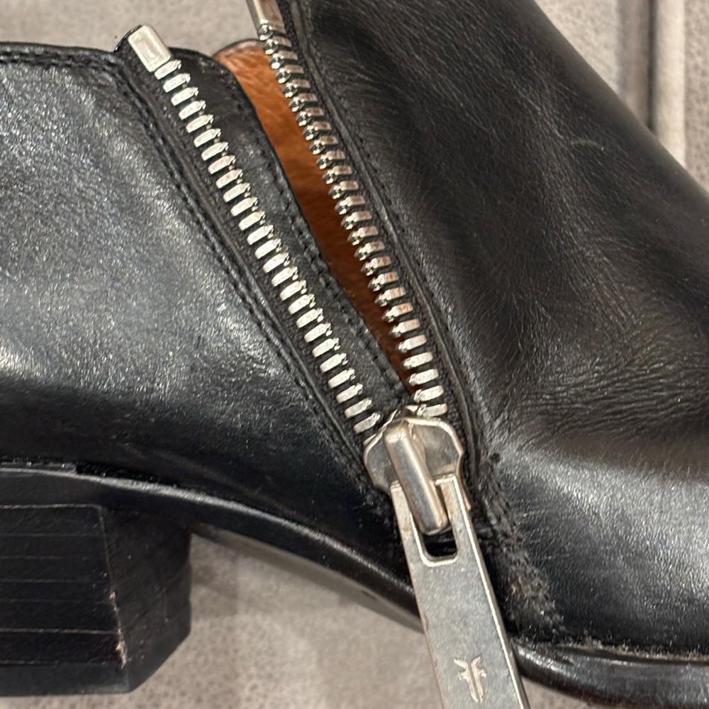 Women’s frye Black Leather Pointed Zip Ankle Boots - Picture 4 of 9